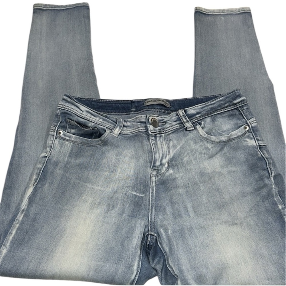 Twenty one black Women's Blue Jeans size 9/10 mid rise